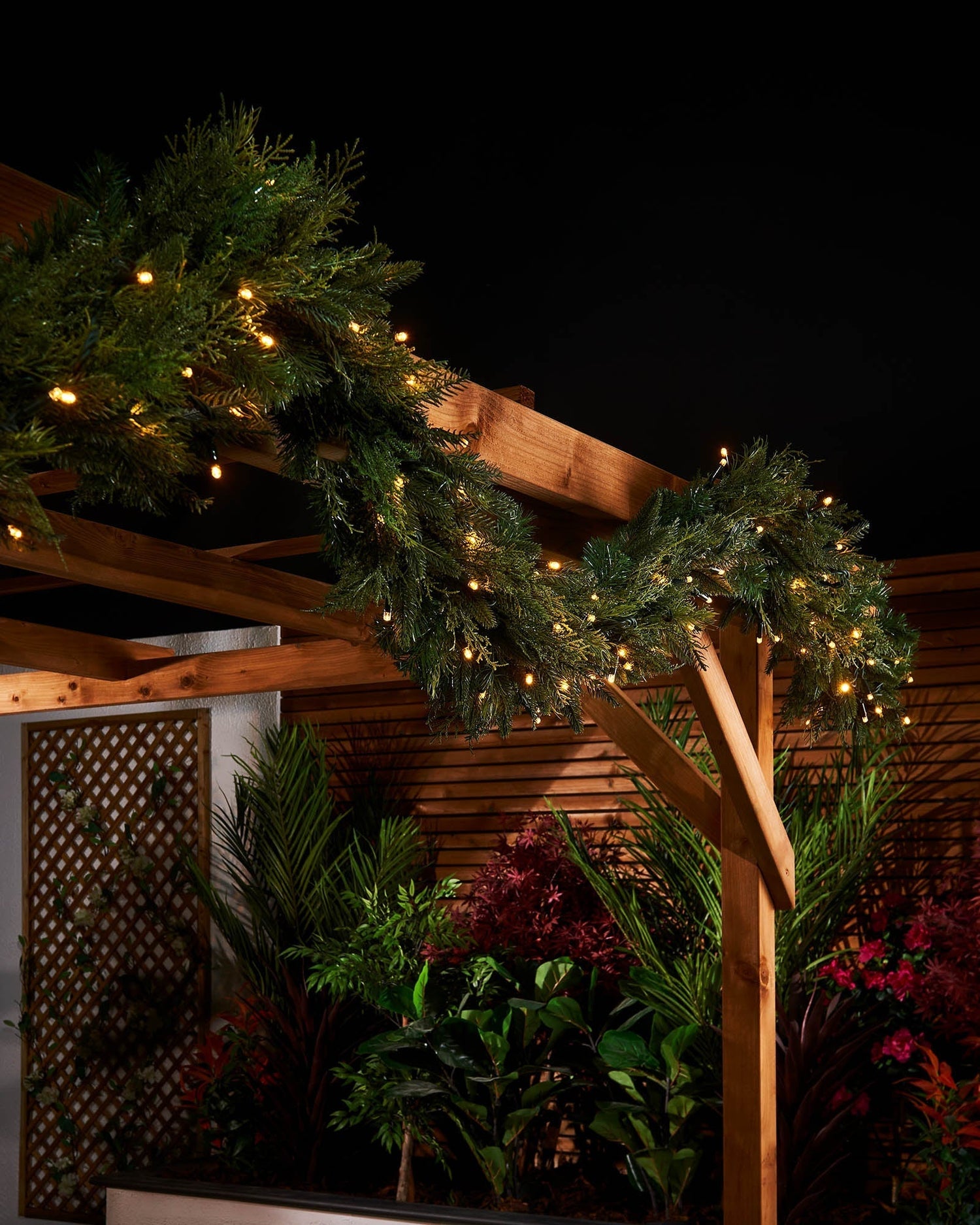 Connectable Pre-Lit Natural Fir Garland & Wreath