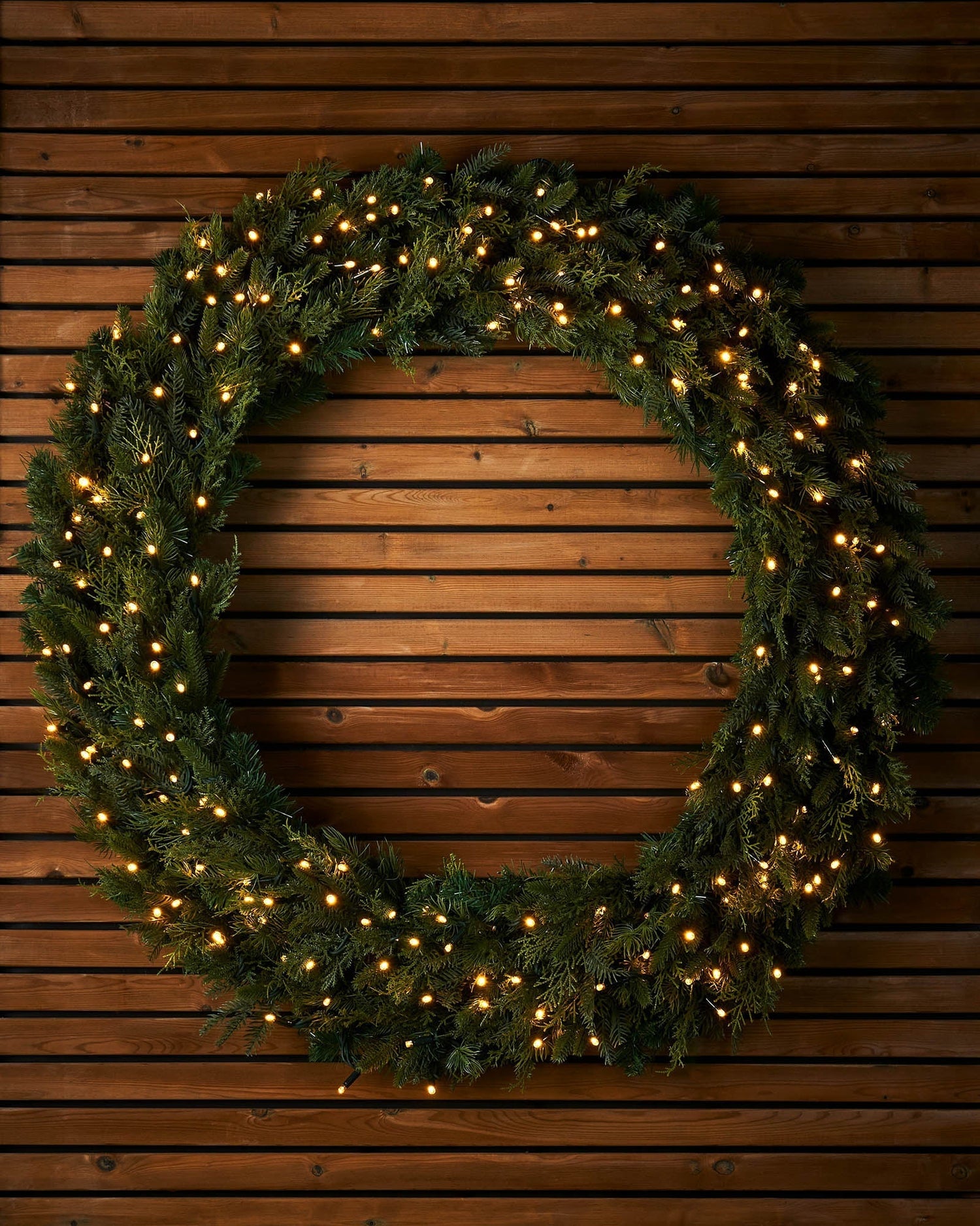 Connectable Pre-Lit Natural Fir Garland & Wreath