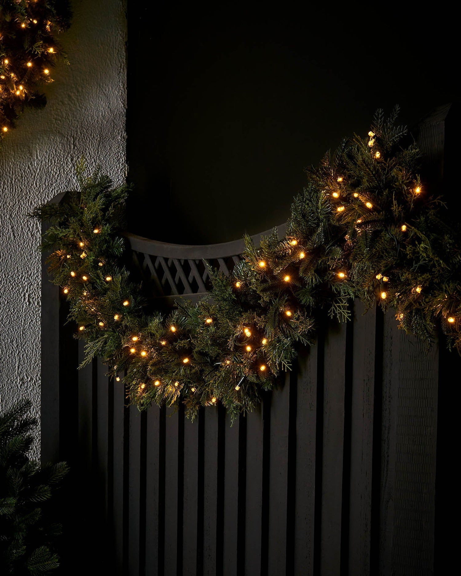 Connectable Pre-Lit Natural Fir Garland, 3 m