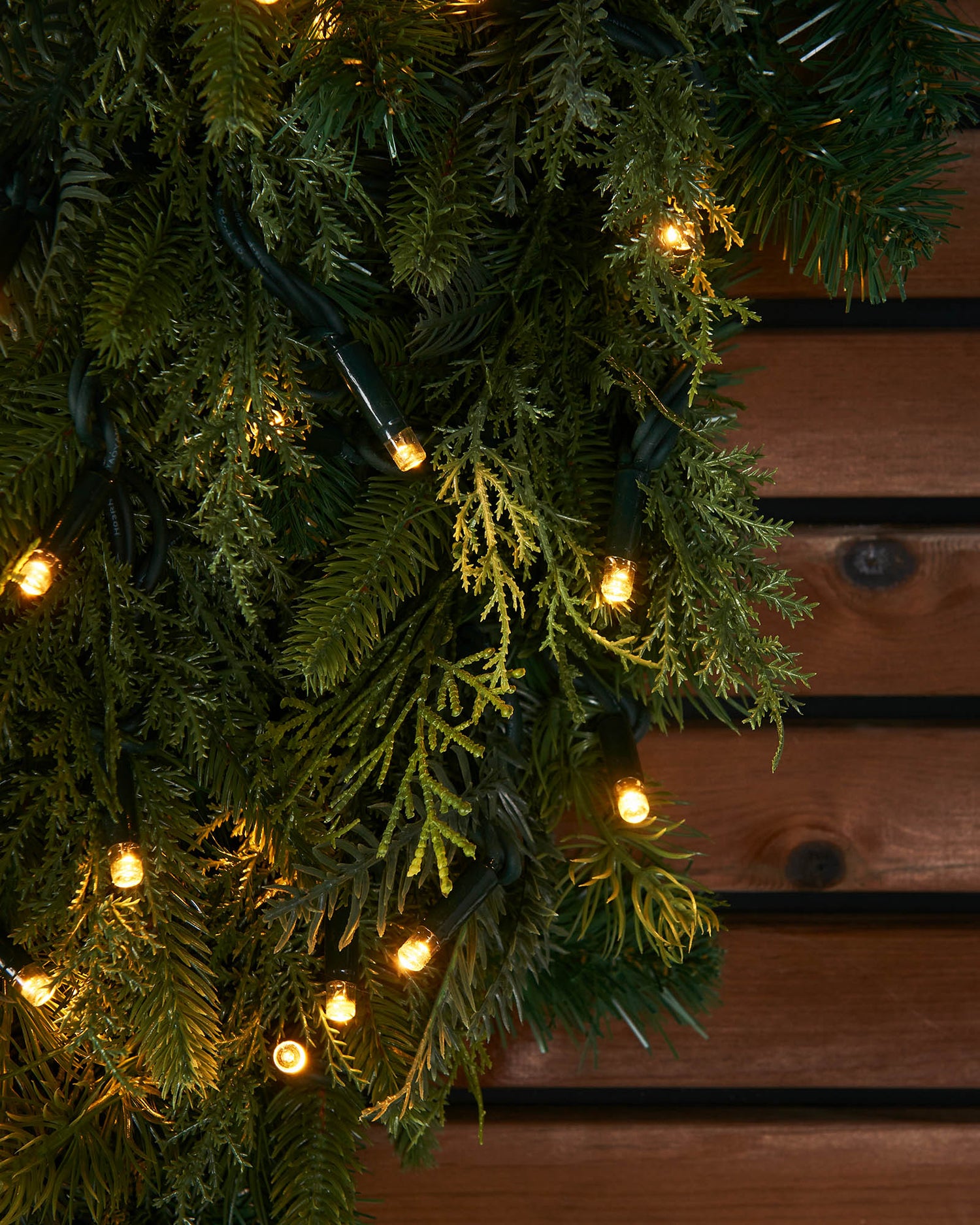 Connectable Pre-Lit Natural Fir Wreath, 1.2 m